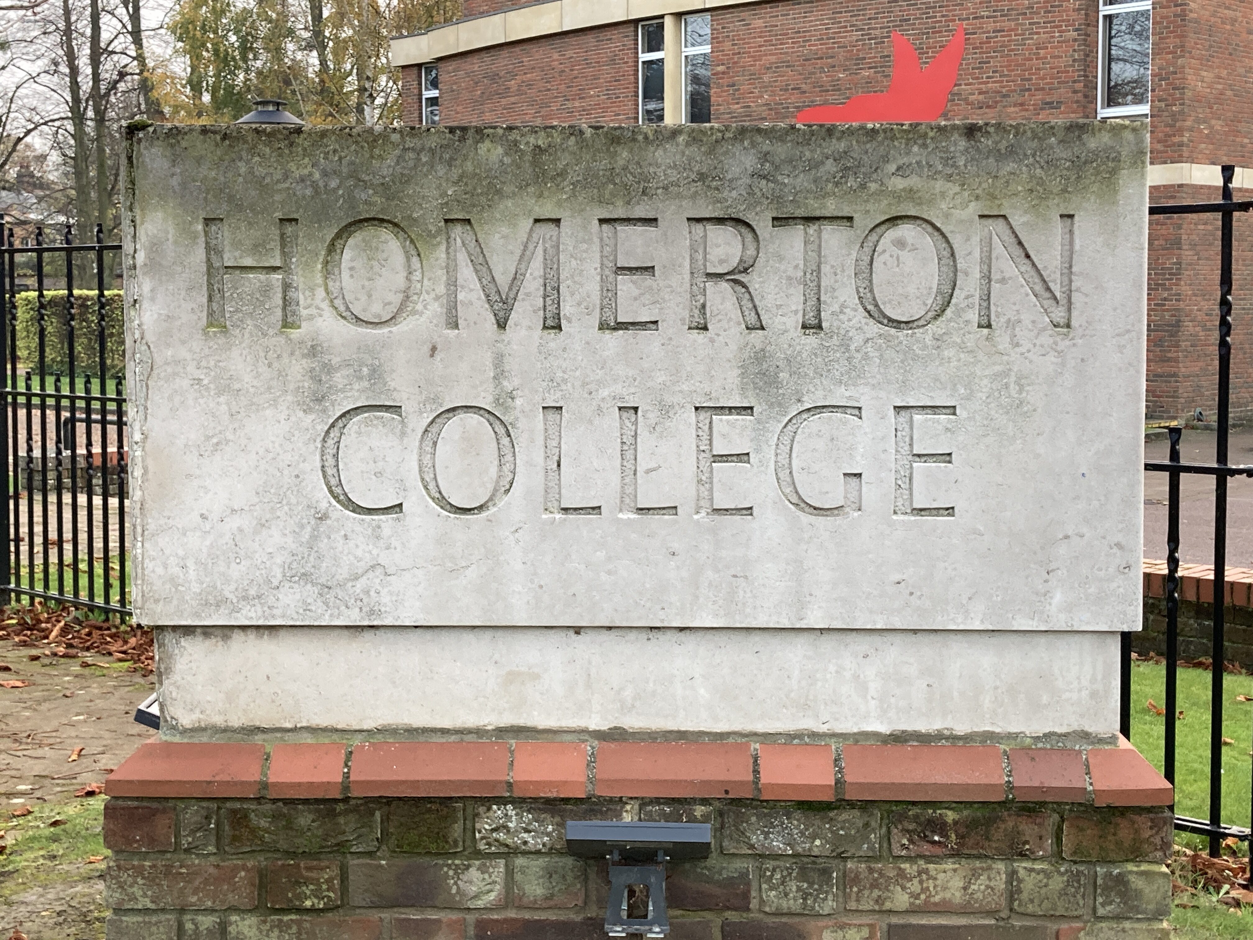 Homerton College Concrete Sign | cdc studio cambridge architects